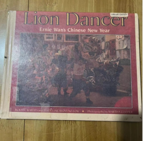 Lion Dancer: Ernie Wan's Chinese New Year 舞狮者：厄尼·万的中国新年 精装 英文原版