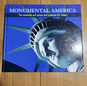 Monumental America: The Memorials and Statues That Celebrate U.S. History  美国纪念碑：庆祝美国历史的纪念碑和雕像 华盛顿到夏威夷的美国各地的纪念碑、雕像和记忆。  包括全国各地近100座历史和现代纪念碑   摄影图册书  英文版 精装