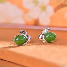 【名称】s925银镶和田玉碧玉兔子套装
【规格】耳坠6×8 吊坠8×10
【编号】17674# 26874#