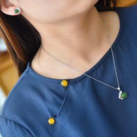 【名称】s925银镶和田玉碧玉兔子套装
【规格】耳坠6×8 吊坠8×10
【编号】17674# 26874#