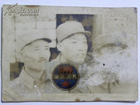 1947年山西省沁源县韩洪村解放军边区兵工厂分别留念-背面有姓名（1947年5月9日）小3寸