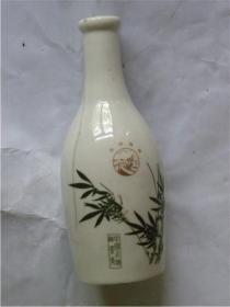竹叶青小酒瓶（125ml）有裂纹
