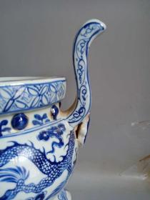 乡下收的明代传世青花龙纹瓷鼎香炉           ·