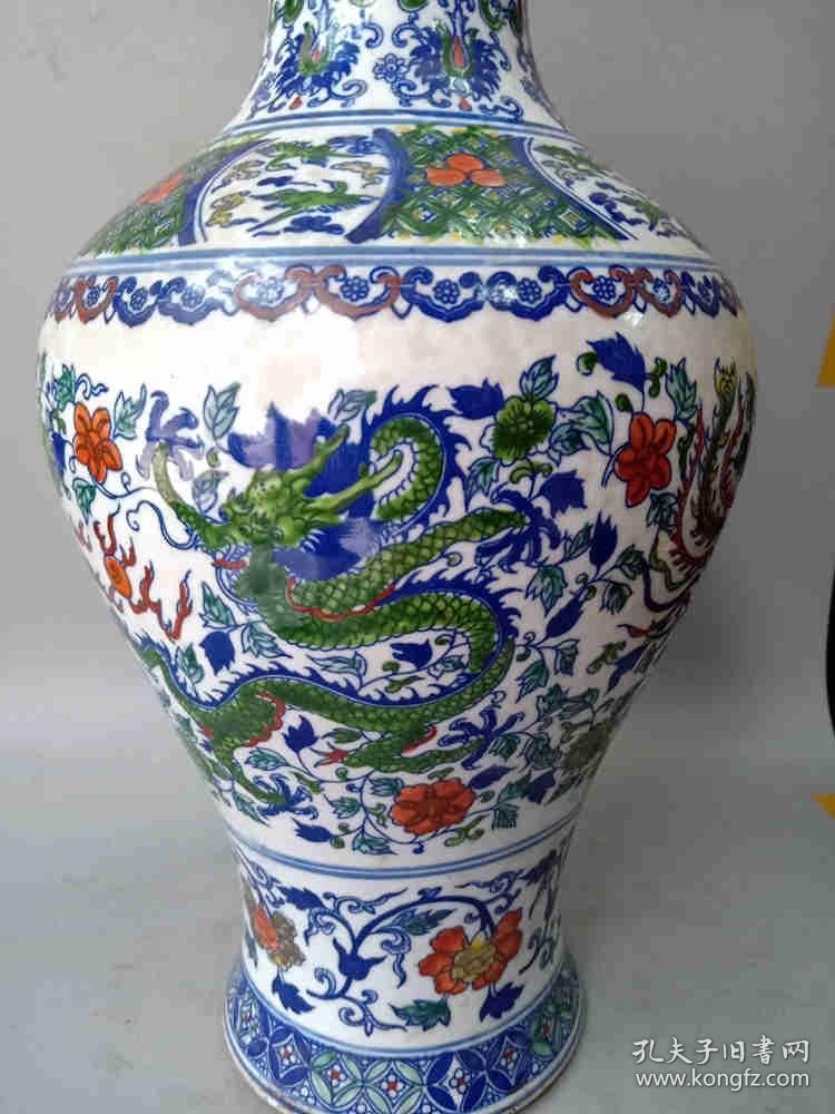 清代传世少见的康熙年制五彩龙凤纹瓷赏瓶          ·