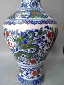 清代传世少见的康熙年制五彩龙凤纹瓷赏瓶          ·