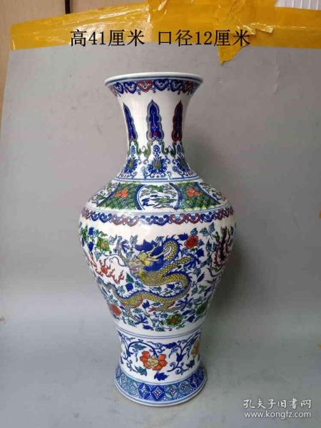 清代传世少见的康熙年制五彩龙凤纹瓷赏瓶          ·