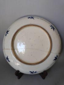 明代传世少见的青花瓷赏盘          ·