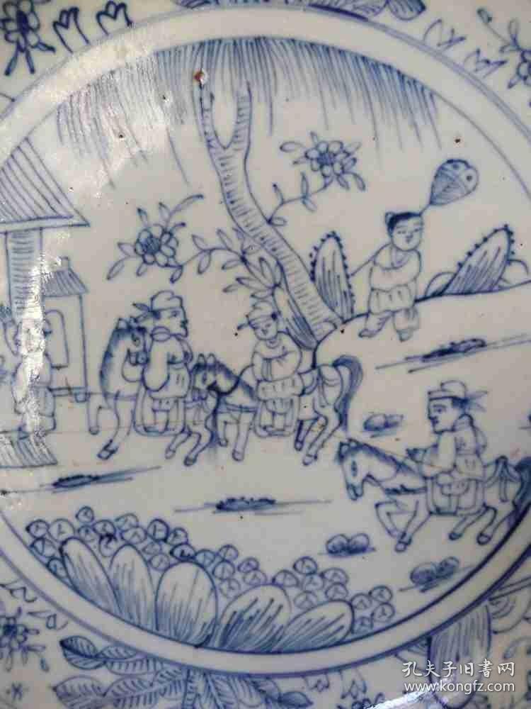 明代传世少见的青花瓷赏盘          ·