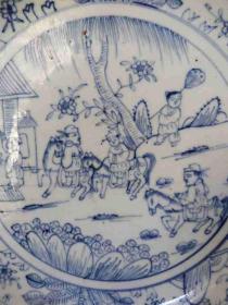 明代传世少见的青花瓷赏盘          ·