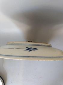 明代传世少见的青花瓷赏盘          ·