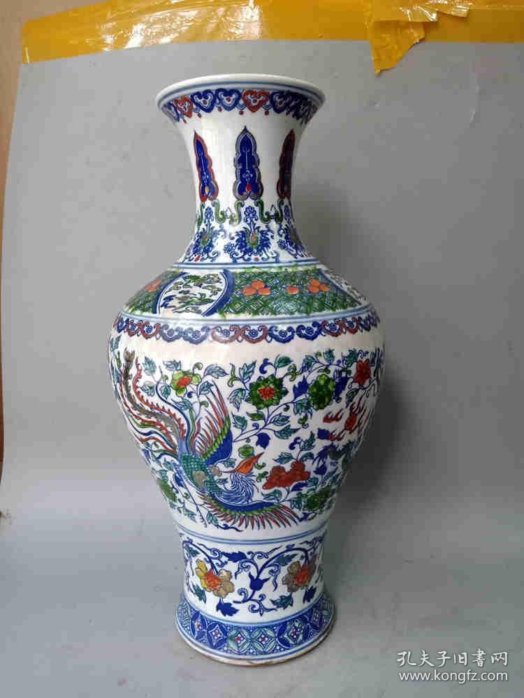 清代传世少见的康熙年制五彩龙凤纹瓷赏瓶          ·