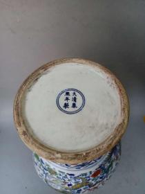 清代传世少见的康熙年制五彩龙凤纹瓷赏瓶          ·