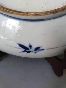 明代传世少见的青花瓷赏盘          ·