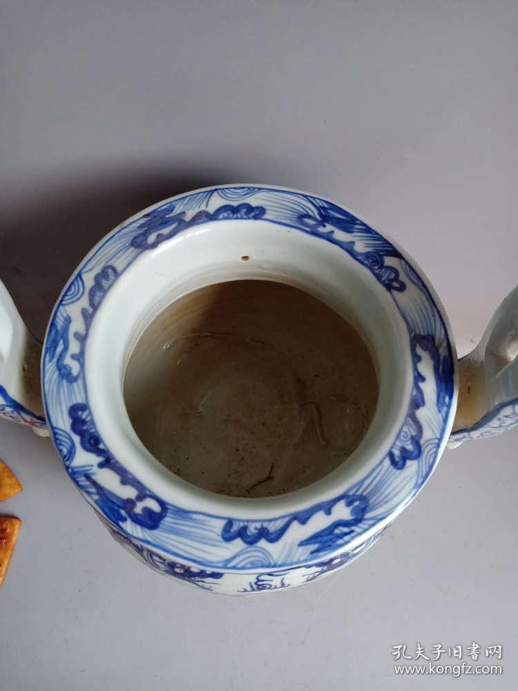 乡下收的明代传世青花龙纹瓷鼎香炉           ·