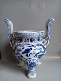 乡下收的明代传世青花龙纹瓷鼎香炉           ·