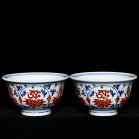 明宣德青花矾红缠枝花卉梵文压手杯，高5.2cm直径9.2cm，价格1500