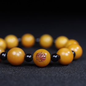 珍藏寿山石籽料圆珠手链一条,圆珠直径1.2厘米,重31克,价格2000元,代理加价,运费自理!