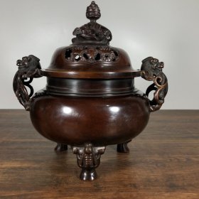 紫铜兽耳薰炉，高22厘米，口径13.6厘米，重3755克，¥3000