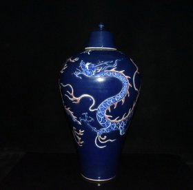 元代成吉思汗霁蓝青花釉里红龙纹梅瓶