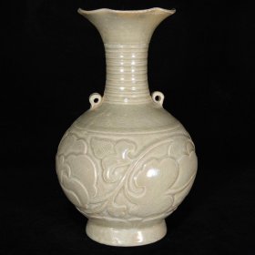 越窑浮雕花卉纹双系瓶，20×13 cm，价格:540