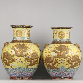 清乾隆：珐琅彩鎏金浮雕九龙纹兽耳瓶一对
高宽：53*38cm ¥39000