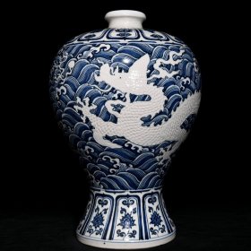 明青花留白海水龙纹梅瓶，高43cm直径30cm，价格3000