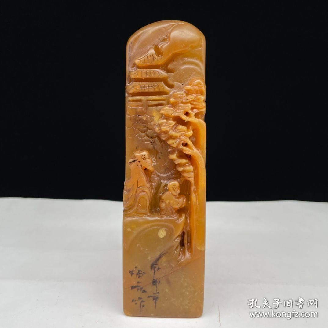 旧藏 甲申年篆刻家【伯元】刻石，田黄石雕刻人物山水印章，石质坚硬，细腻通透，萝卜纹通透，红血丝清晰呈现，油脂感强。 规格：12×3.5×3.5cm 重量:256克 特价：300元