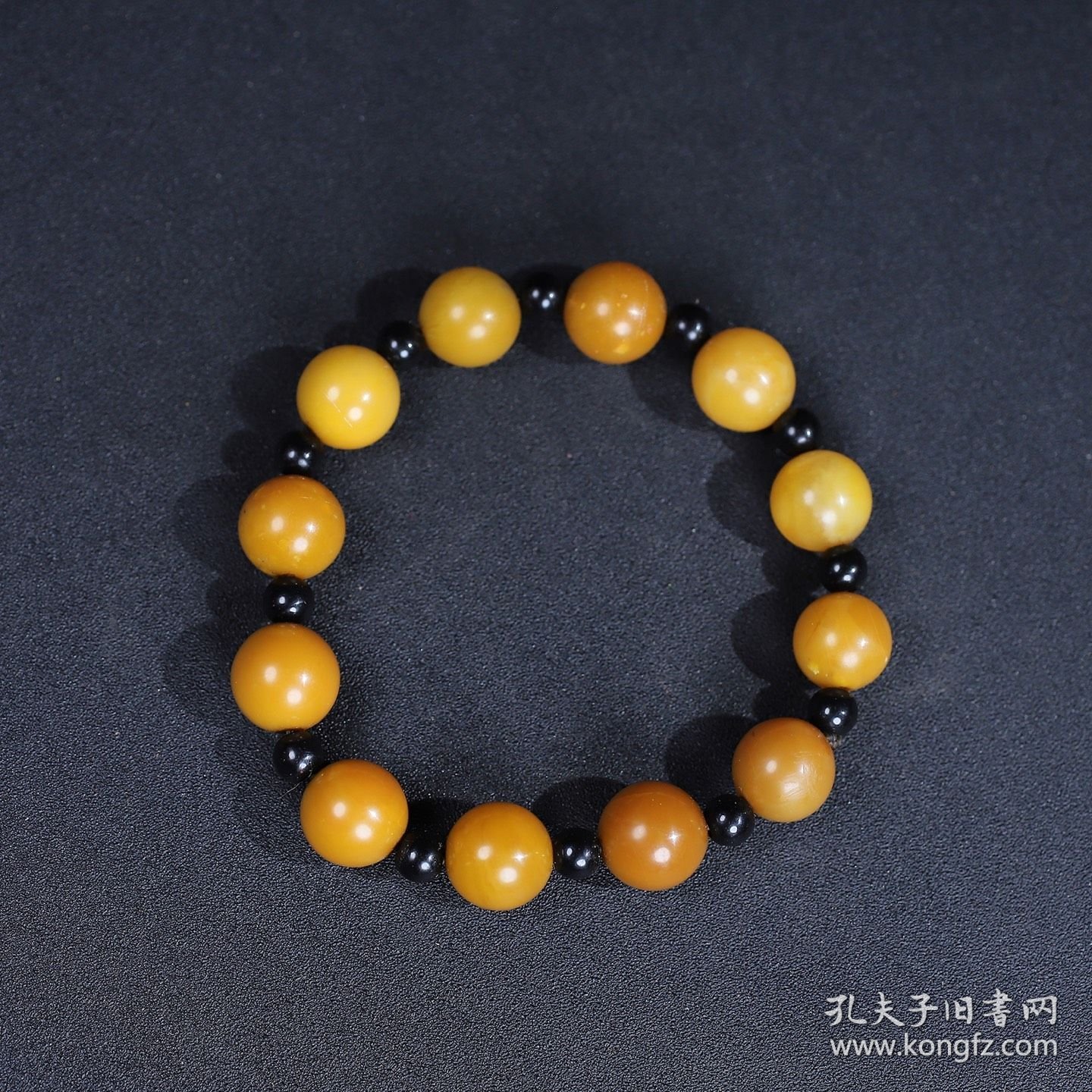 珍藏寿山石籽料圆珠手链一条，圆珠直径1.2厘米，重31克，价格2000元，代理加价，运费自理！