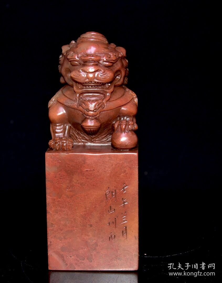 A旧藏老货 寿山石老印章 原石原色纯手工雕刻 雕工精细 包浆老气 保存完整 篆刻家【朗山】壬午年刊印700️ 尺寸：6*6*15厘米 重量：1240克