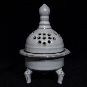 官瓷月白釉熏炉，高19cm直径12cm，价格450