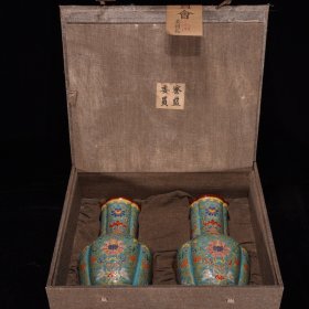 清雍正故宫保管委员会折枝花卉描金瓜棱瓶24×14，