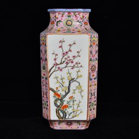 清乾隆粉彩四季花卉纹方瓶，30.5×14，价格:4550