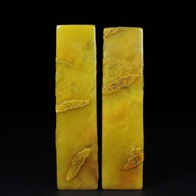 旧藏寿山石田黄雕刻龙凤呈祥薄意印章一对,单章尺寸:3.2×3.2×12.8厘米左右,印章净总重702克,价格3600元,代理加价,运费自理!