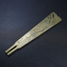 旧藏白铜錾刻梅花香镇纸镇尺，长16厘米宽3.4厘米，重148克，价格200元，代理加价，运费自理！