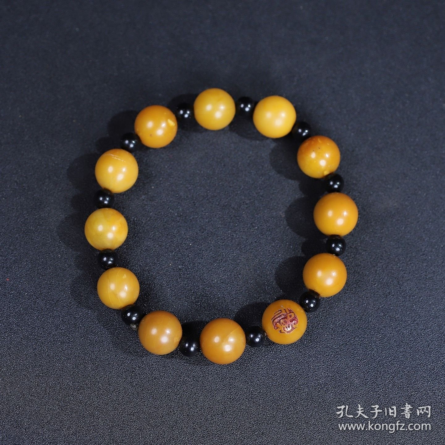 珍藏寿山石籽料圆珠手链一条，圆珠直径1.2厘米，重31克，价格2000元，代理加价，运费自理！