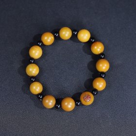 珍藏寿山石籽料圆珠手链一条,圆珠直径1.2厘米,重31克,价格2000元,代理加价,运费自理!