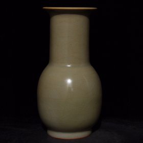 龙泉窑大口瓶，高21cm直径10cm，价格450