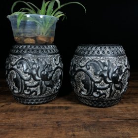青石花鼓底座，高14厘米，直径10厘米，重约9公斤，一对¥520