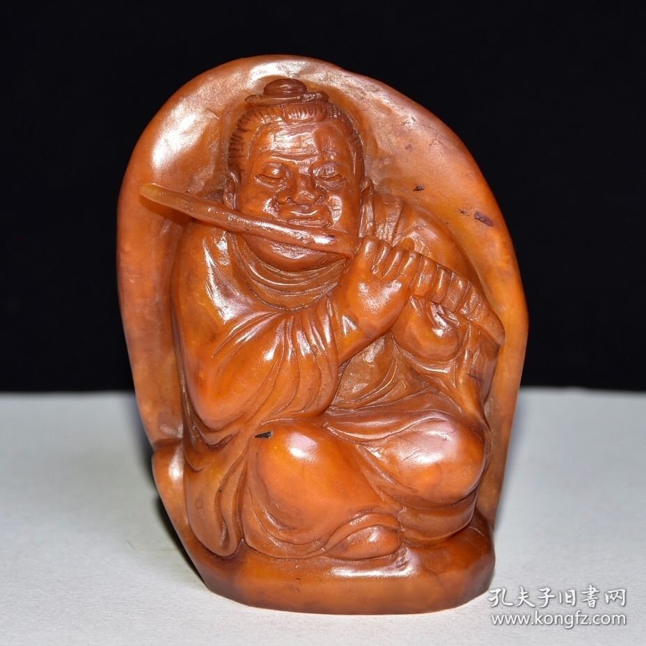 旧藏珍品 寿山石灯光冻田黄石人物摆件 石质通透坚硬 雕工精细 石纹清晰 血丝纹明显可见 名家【丁敬】庚申年作760️ 尺寸：8*4*11厘米（硬） 重量：496克