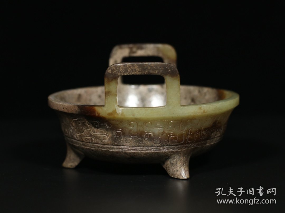 精品旧藏汉代老和田玉【龙纹 三足双耳 香炉】摆件，雕工精湛，玉质细腻，包浆老道，细节如图，高*宽：7.2*11.8厘米，重：230.6克，特价7200出，代理加价转图！