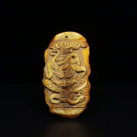 精品旧藏老鹿角雕【龙纹】挂件，雕工精湛，包浆老道，细节如图，长*宽*厚：7.6*4.23*1.5厘米，重：49.2克，特价450出，代理加价转图！