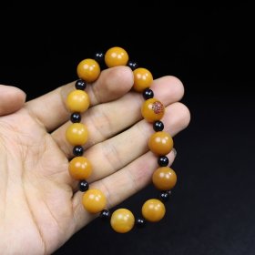 珍藏寿山石籽料圆珠手链一条,圆珠直径1.2厘米,重31克,价格2000元,代理加价,运费自理!