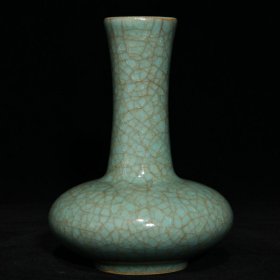 汝窑冰裂纹扁肚瓶，高14cm直径10.5cm，价格750