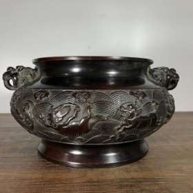 紫铜浮雕狮耳炉，高11.6厘米，口径15.6厘米，重4465克，¥4600