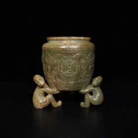 精品旧藏汉代老和田玉器皿【宜子孙 人物 玉缸】摆件，雕工精湛，玉质细腻，包浆老道，细节如图，高*宽：9.7*10厘米，重：449.6克，特价11400出，代理加价转图！