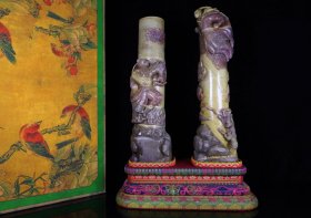 旧藏臻品收藏精品篆刻稀有品质寿山石月尾紫俏雕大闹龙宫-大闹天宫摆件B0060K991 尺寸：310mm80mm80mm （单个） 重量：5240克（总重） 旧藏精品寿山石，尚均款。取料上乘，颜色漂亮，包浆醇厚，老味十足。线条流畅，工艺精湛，质地细腻油润，收藏佳品！实物更漂亮！