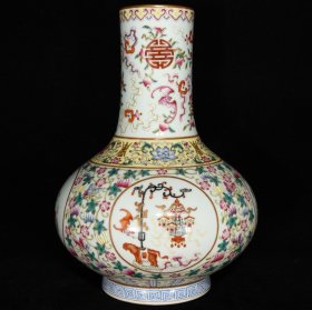 清乾隆粉彩博古花卉福寿纹瓶，30×21，价格:4160