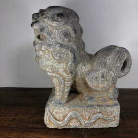 青石关中狮，高30厘米，身长25厘米，重15公斤左右，¥1200