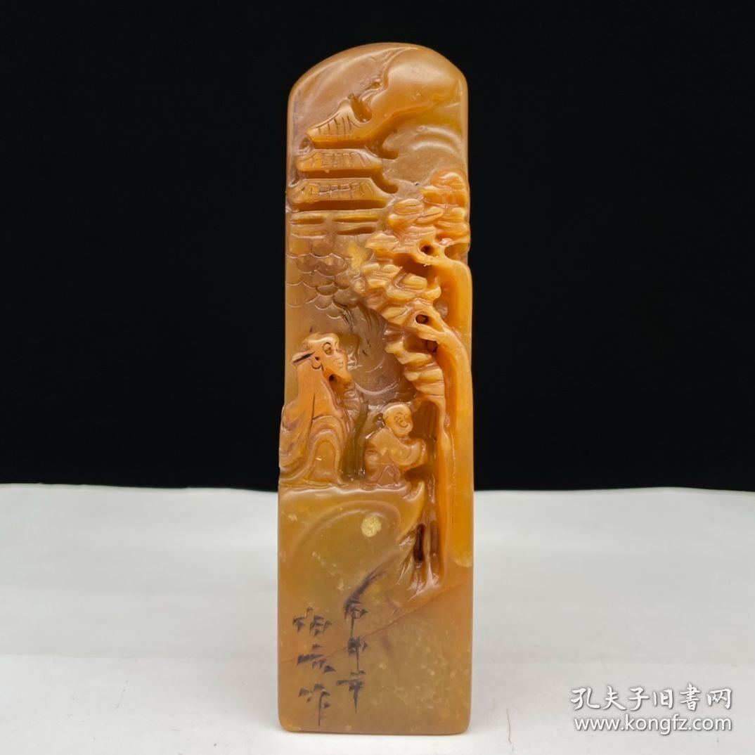 旧藏 甲申年篆刻家【伯元】刻石，田黄石雕刻人物山水印章，石质坚硬，细腻通透，萝卜纹通透，红血丝清晰呈现，油脂感强。 规格：12×3.5×3.5cm 重量:256克 特价：300元