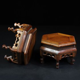 旧藏花梨木六角底座一对，圆底座长13厘米宽11.3厘米高8厘米，价格240元，代理加价，运费自理！